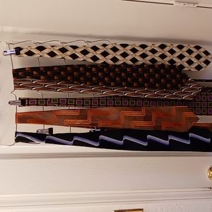 Men neck ties various colors, many designer ties. All in excellent shape.